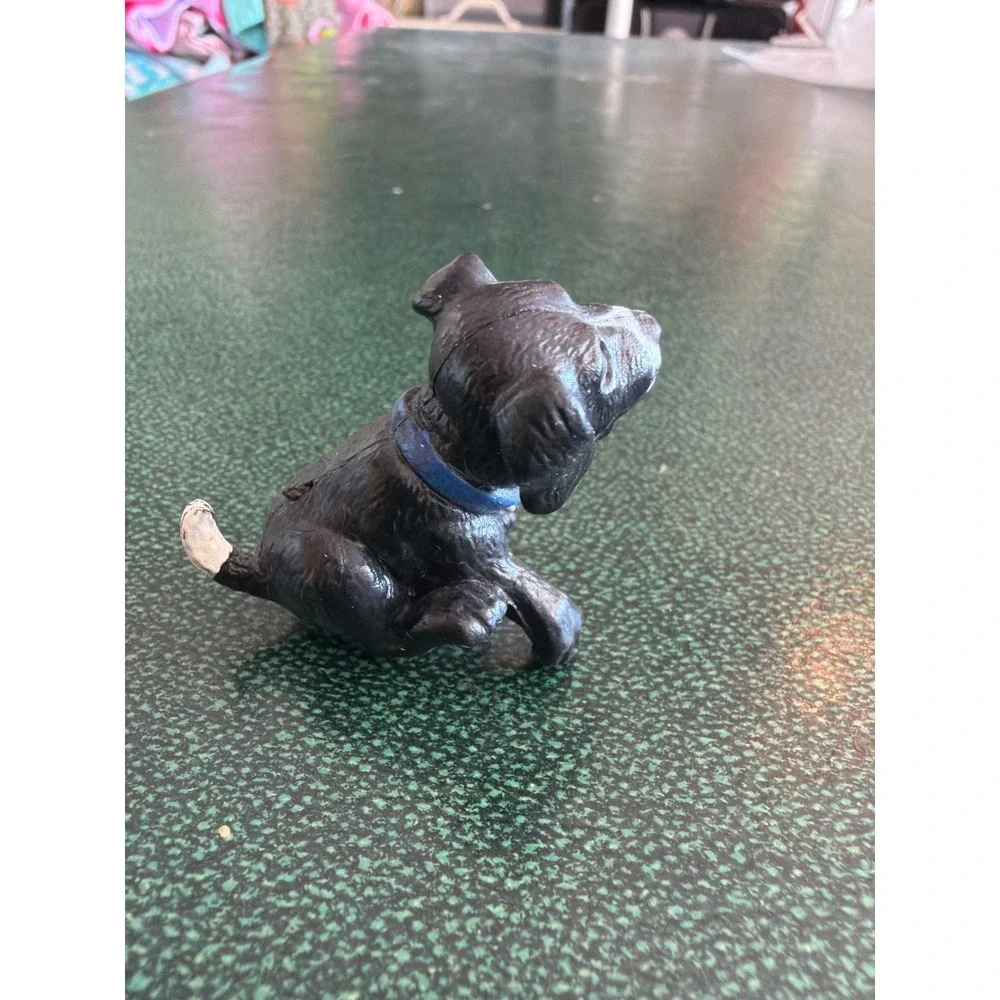 Vintage 1997 Topps Puppy In My Pocket Black Dog Miniature Figurine Collectible